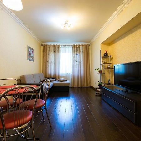 Nadezhda Apartments In Touristic Area, On The Dostyk Avenue 89 Алмати Екстер'єр фото