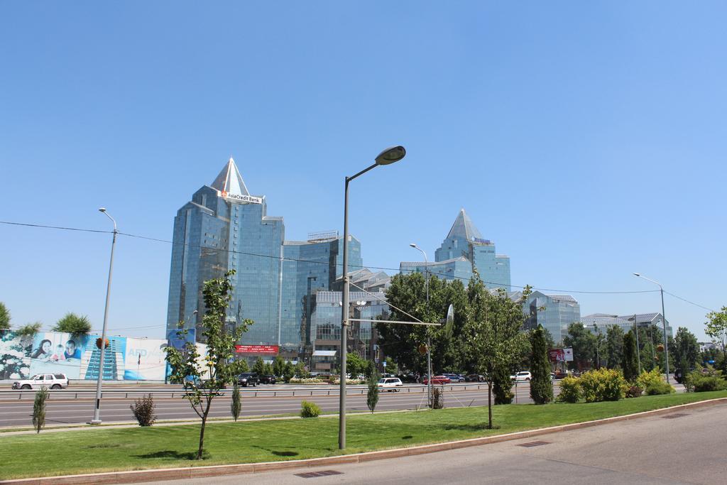 Nadezhda Apartments On Dostyk Street 89 Алмати Екстер'єр фото