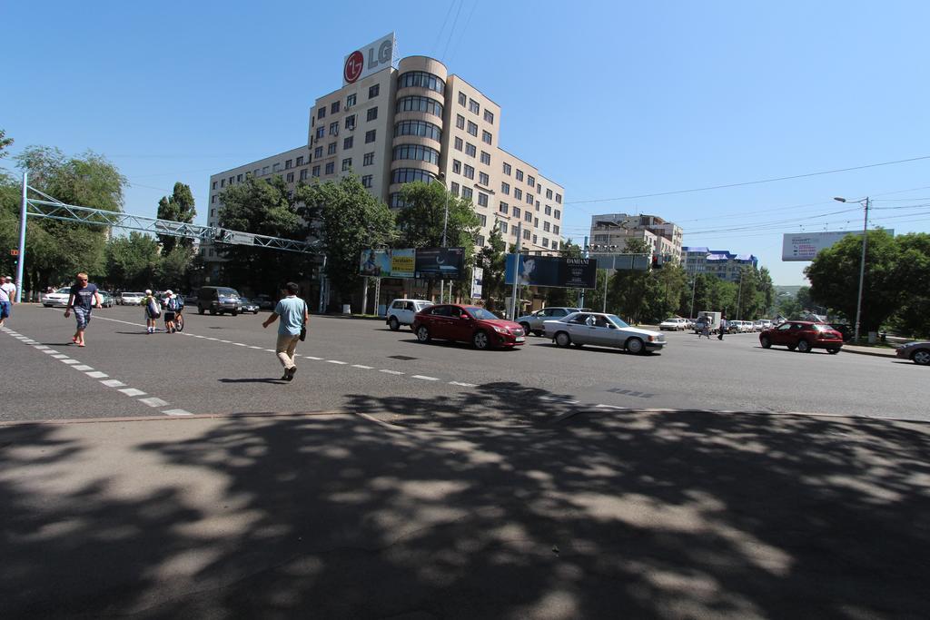 Nadezhda Apartments In Touristic Area, On The Dostyk Avenue 89 Алмати Екстер'єр фото