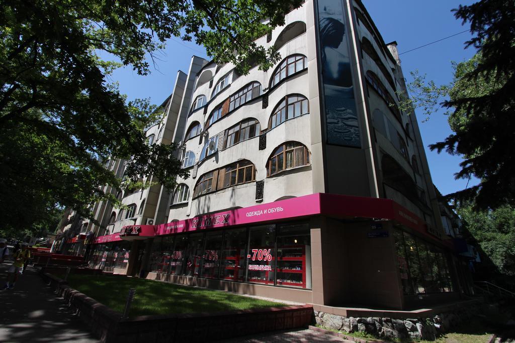 Nadezhda Apartments In Touristic Area, On The Dostyk Avenue 89 Алмати Екстер'єр фото