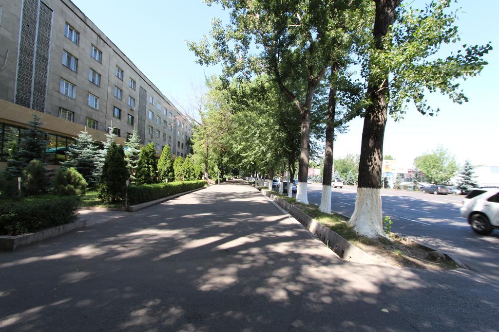 Nadezhda Apartments In Touristic Area, On The Dostyk Avenue 89 Алмати Екстер'єр фото